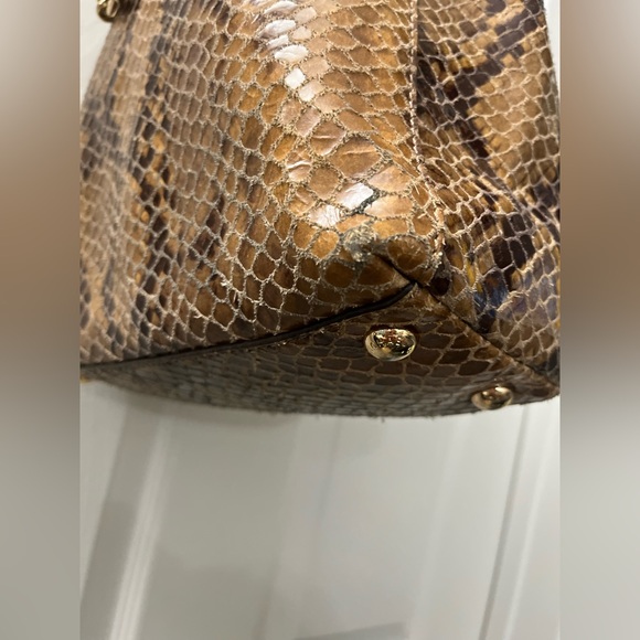 Michael Kors Harper
Sand Snake Leather Large
Tote Bag - Picture 13 of 13